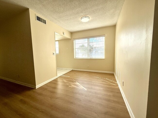 Building Photo - 241 Sheffield J