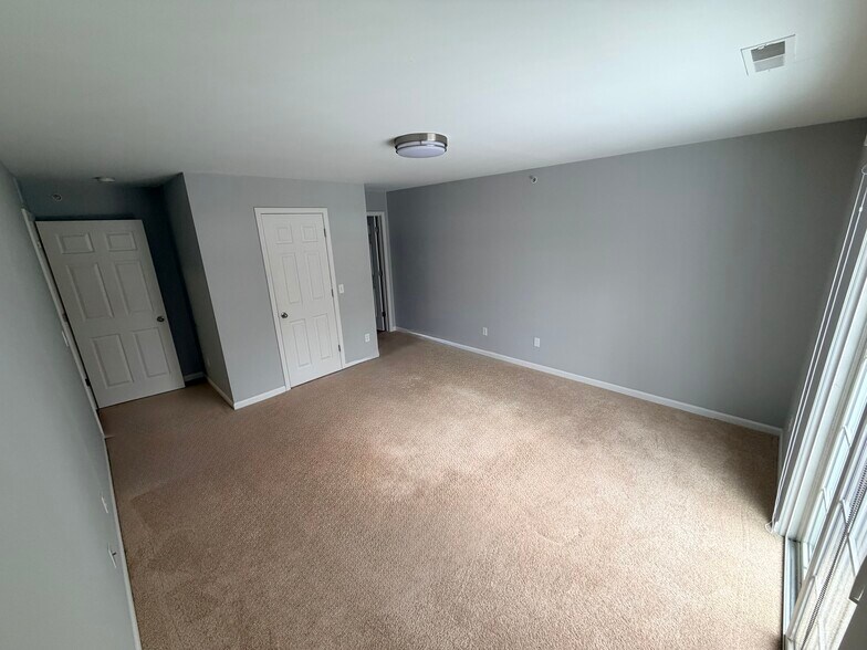 Master bedroom - 53180 Manchester Ave