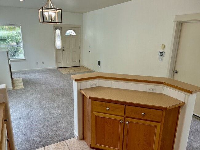 Building Photo - Spacious 2-Bedroom, 2-Bath Townhome with Primary Suite in Happy Valley