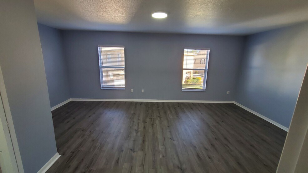 Building Photo - 8007 Sutton Terrace Ln