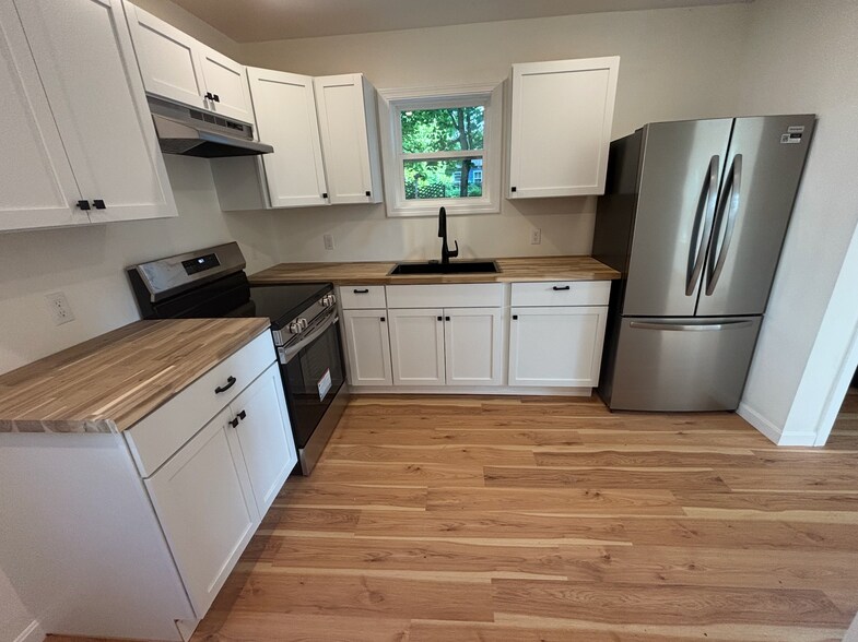 Kitchen - 3 Walcott St