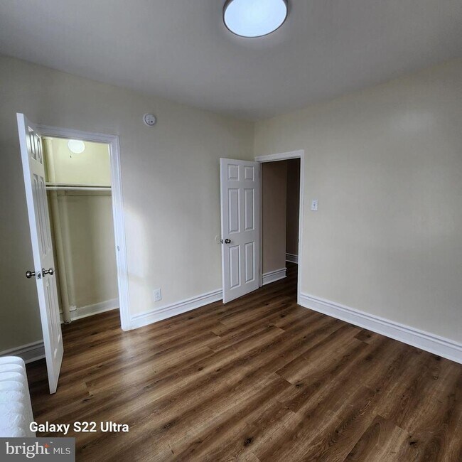 Building Photo - 5490 W Berks St