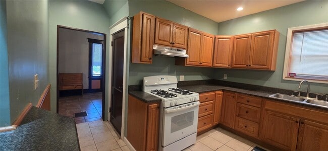 Building Photo - 63 Crocker Ave