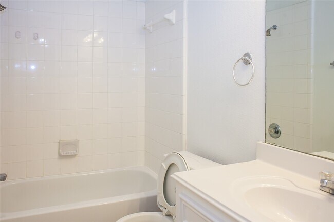 Building Photo - 9402 Borden Bluff Ln