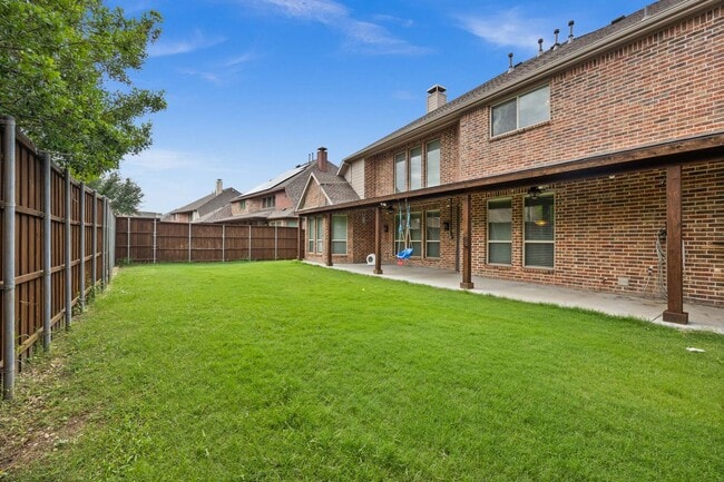 Building Photo - 400 Dakota Dr