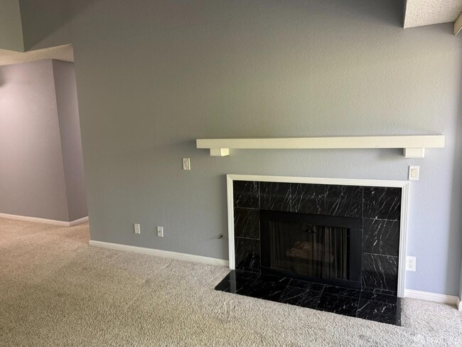 Building Photo - 3660 Knollwood Terrace