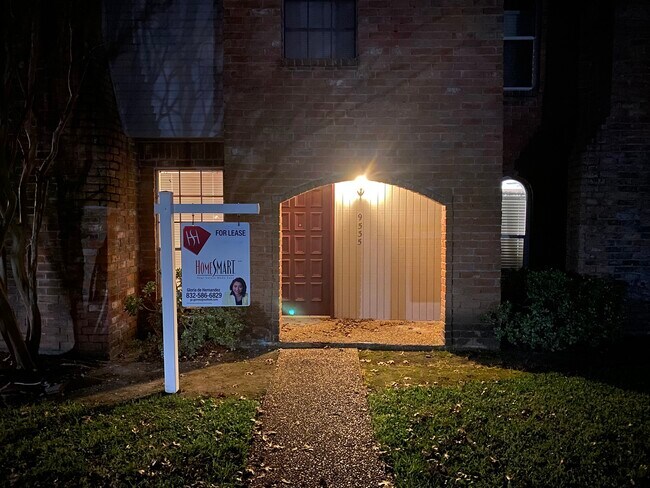 Building Photo - 9535 Clanton St