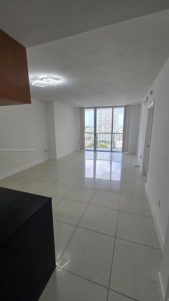 Building Photo - 1750 N Bayshore Dr