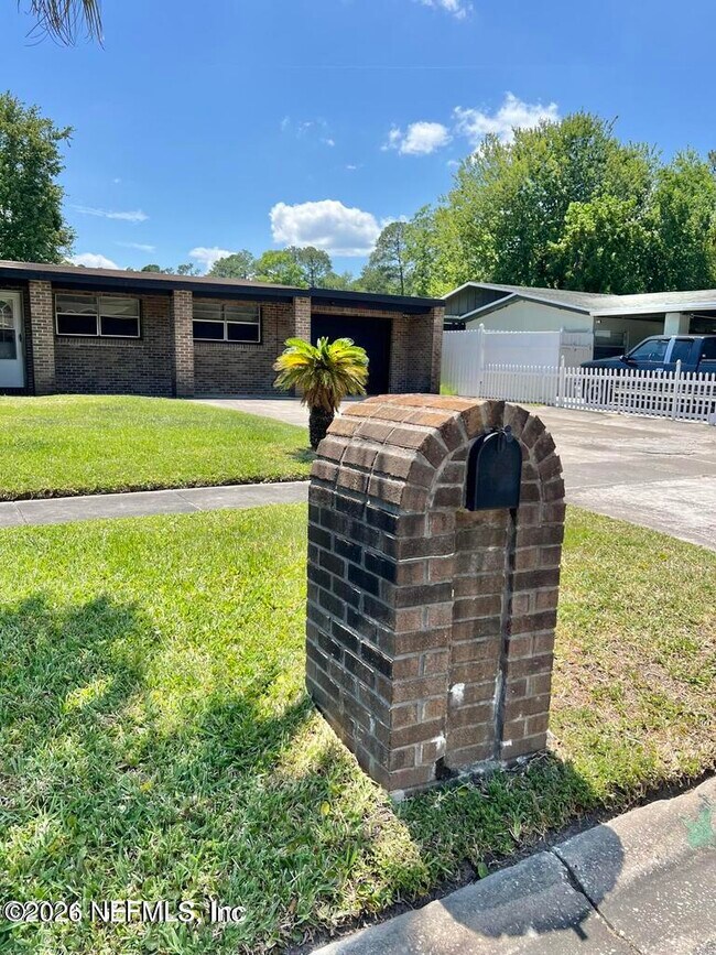 Building Photo - 6634 Kinlock Dr