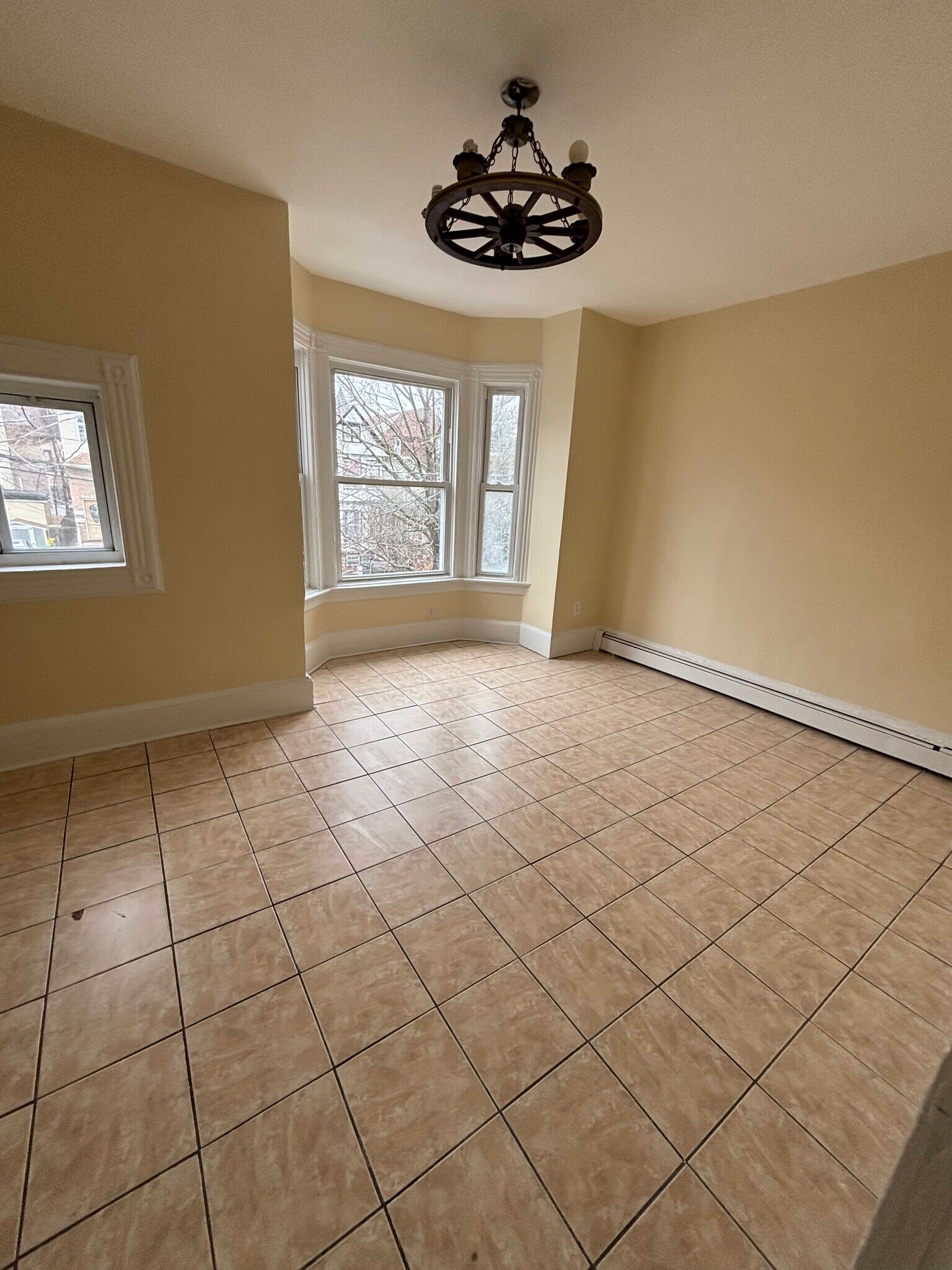 Building Photo - 244 6th Ave W