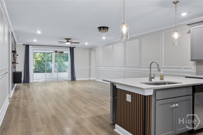 Building Photo - 241 Ridgewood Park Dr S