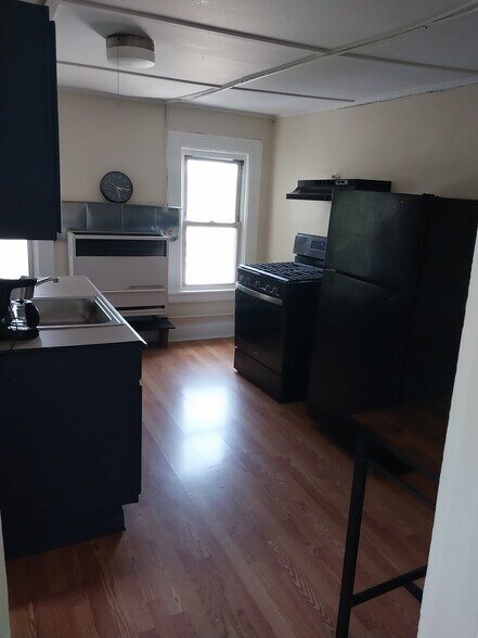 Building Photo - 339 Fenn St