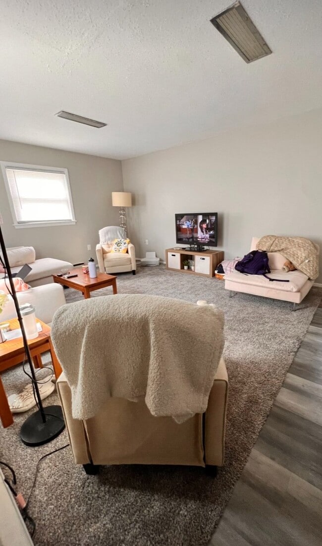 Building Photo - 1417 11th Ave S