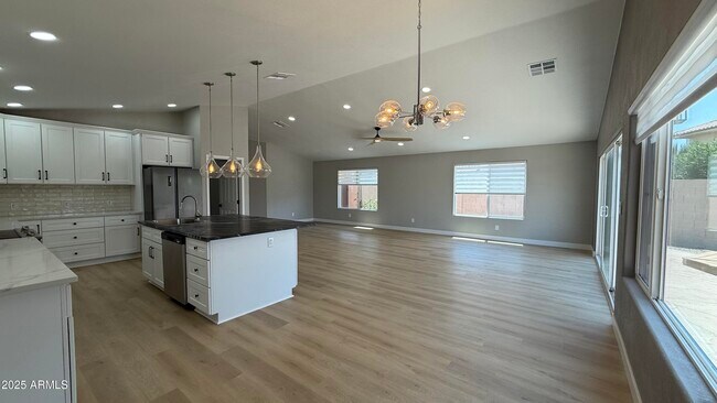 Building Photo - 16222 S 34th Way