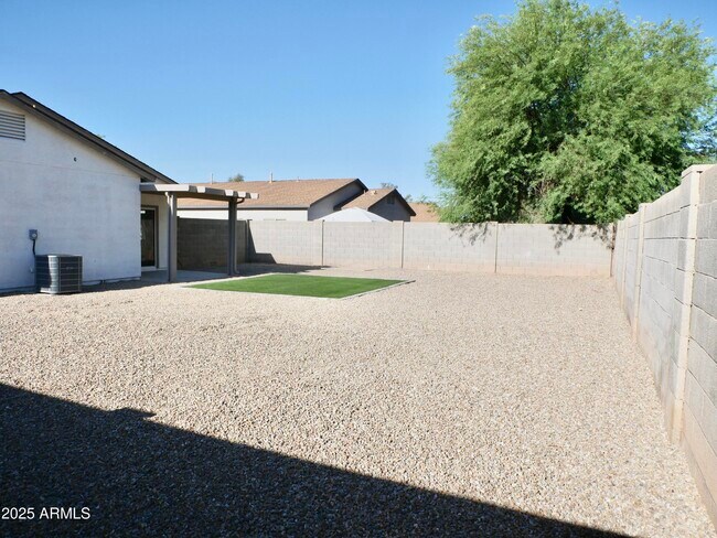 Building Photo - 1187 E Cowboy Cove Trail