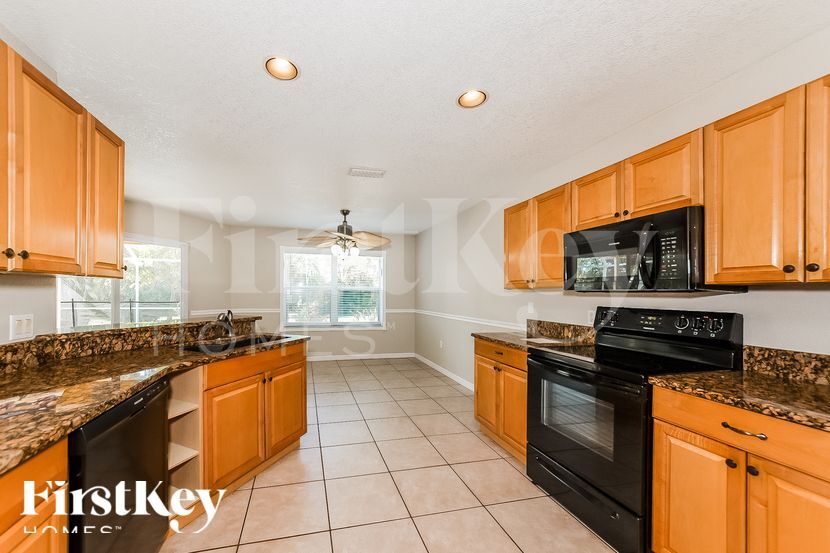 Building Photo - 5065 Hansard Ave