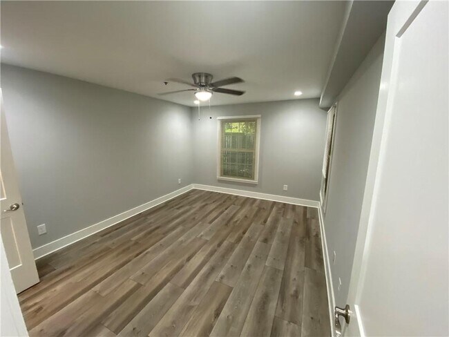 Building Photo - 3117 Colonial Way