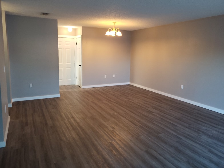 Building Photo - 105 Dorchester Square