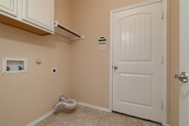 Building Photo - 1009 Cheyenne Dr