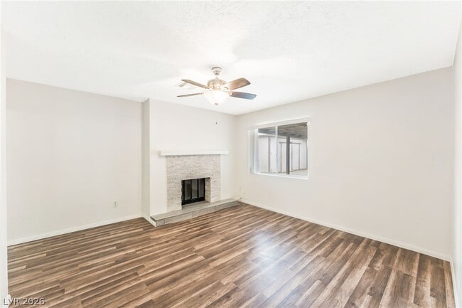 Building Photo - 4960 E Mohave Ave