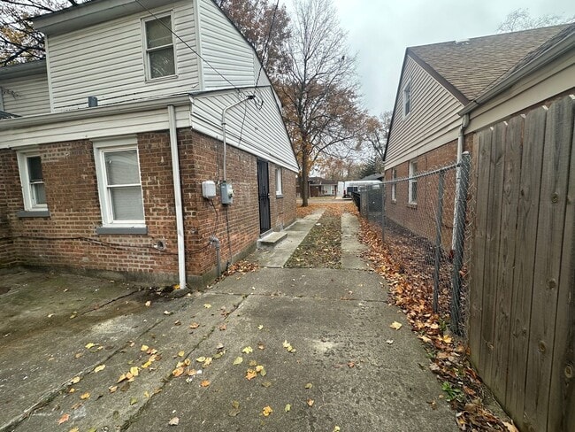 Building Photo - Welcome Home