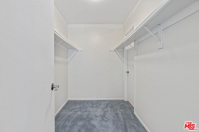 Building Photo - 501 Palisades Dr