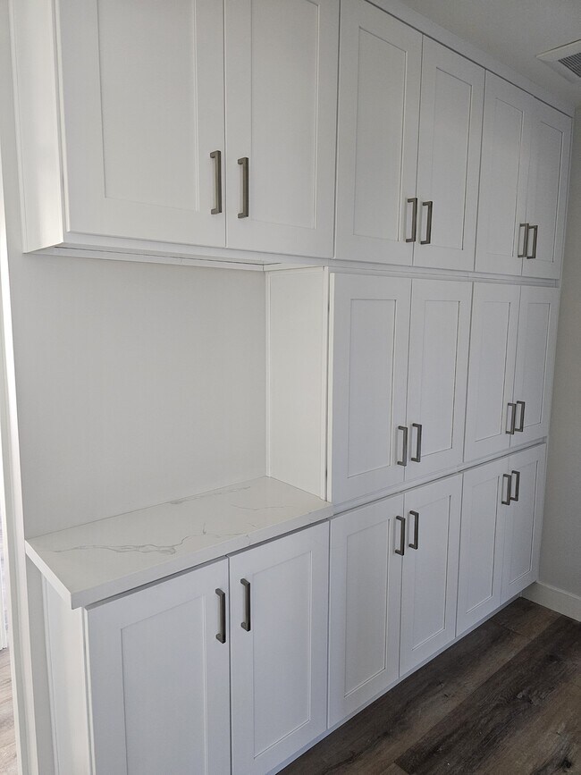 Building Photo - 11204 Sylvan St