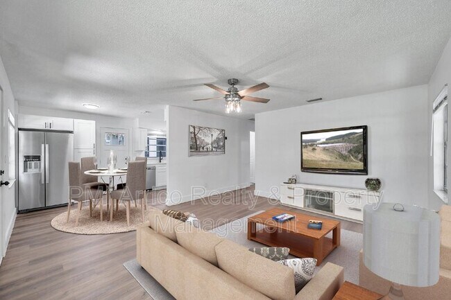 Building Photo - 304 W Idlewild Ave