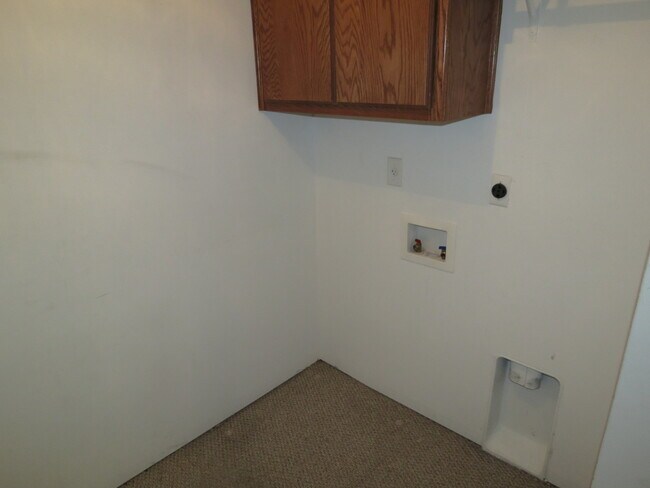 Building Photo - Gorgeous 3 bedroom 2 bath home in desired ...