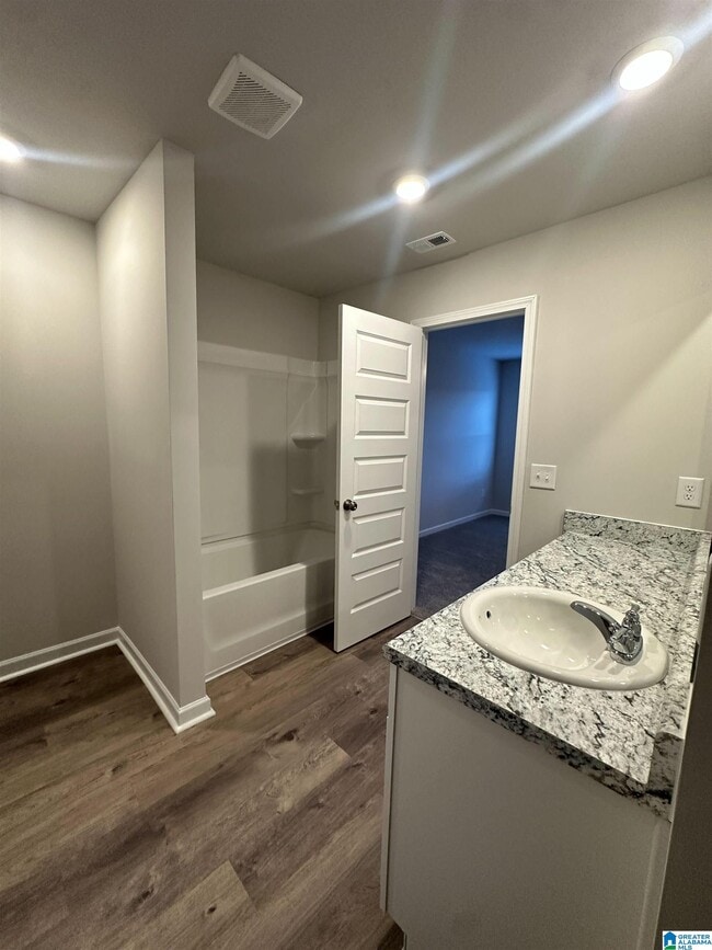 Building Photo - 184 Dogwood St