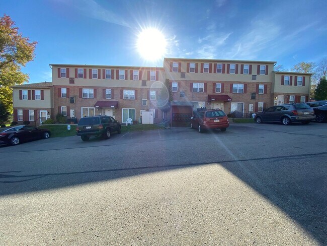 Building Photo - Spacious 2BR at Bellwood Manor! Great North Hills Location! Call Today!