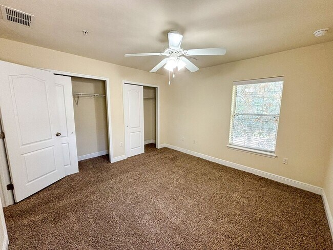 Building Photo - Chase Hollow #83 - Pet Friendly!