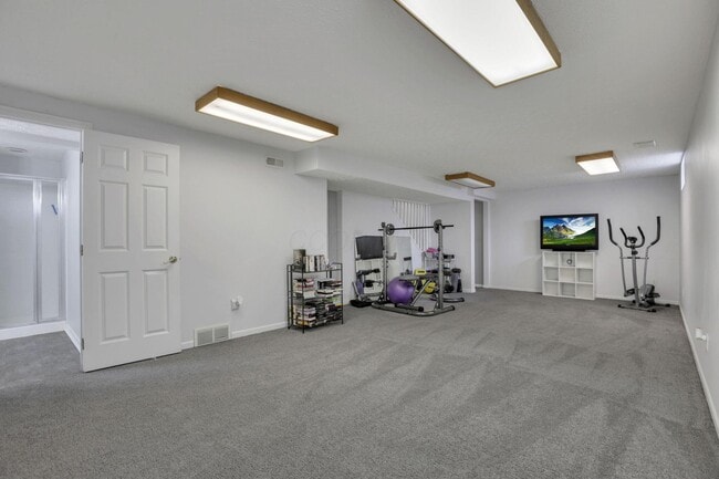 Building Photo - 4976 Conifer Dr