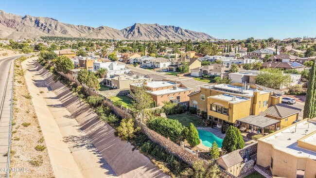 Building Photo - 6561 Isla Del Rey Dr