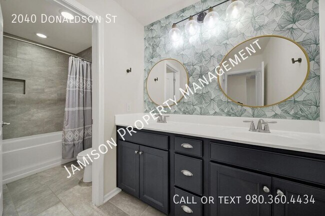 Building Photo - 2040 Donaldson St