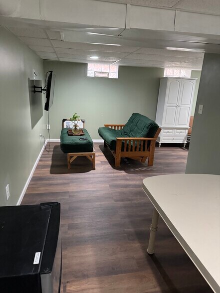 Building Photo - 3360 Edgewood St