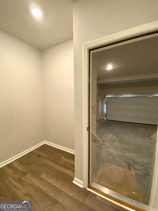 Building Photo - 144 Valimar Dr