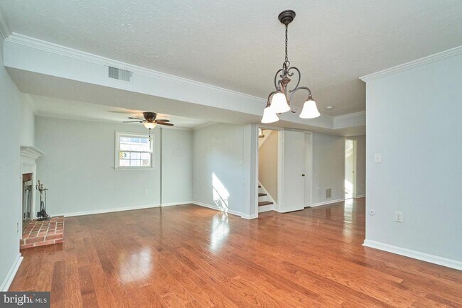 Building Photo - 8038 Sleepy View Ln