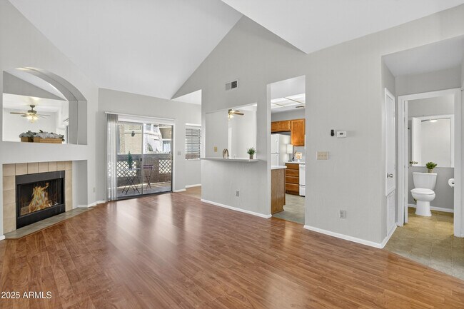 Building Photo - 930 N Mesa Dr