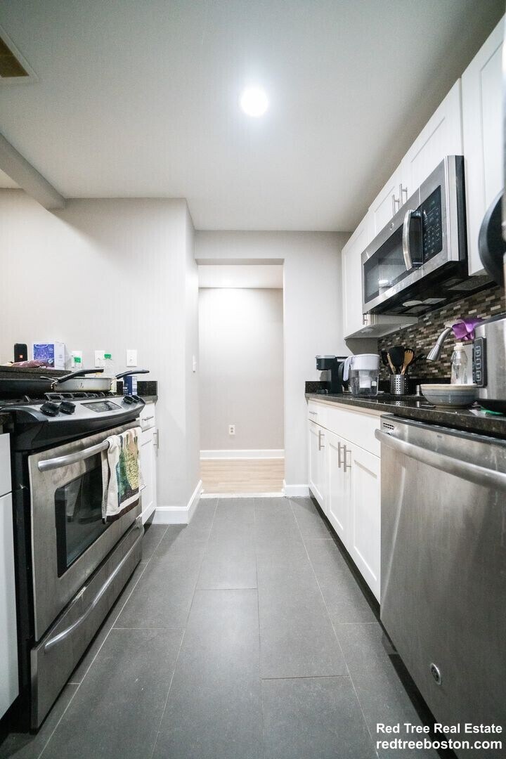 Building Photo - 191 Saint Botolph St