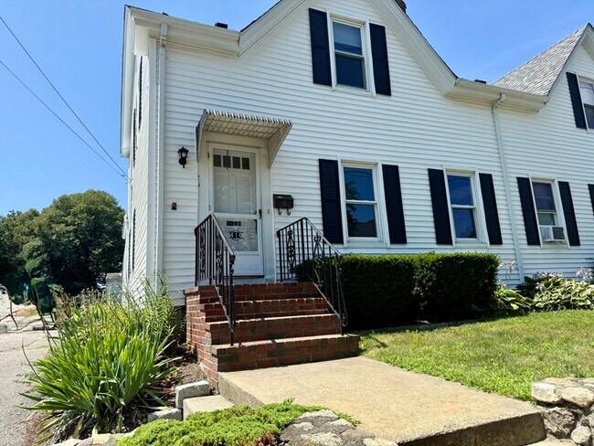 Primary Photo - 410-412-412 Court St