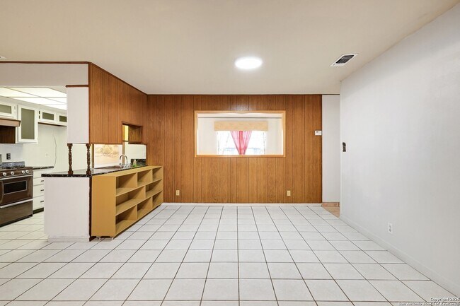 Building Photo - 166 Meadow Trail Dr