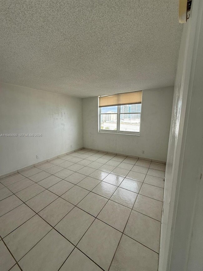 Building Photo - 6770 Indian Creek Dr