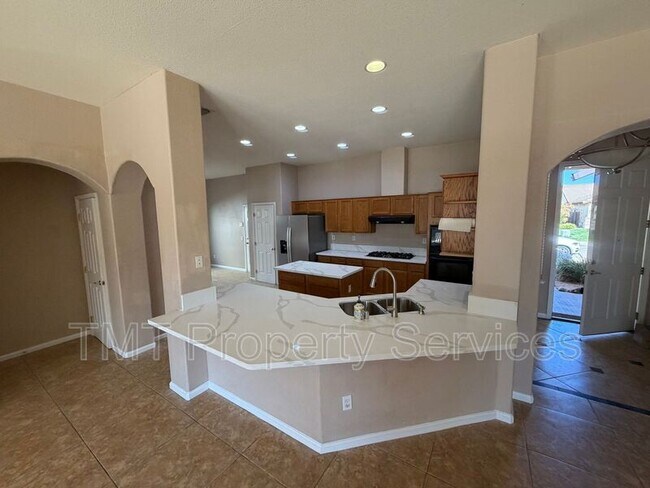Building Photo - 9348 Sierra Spring Way