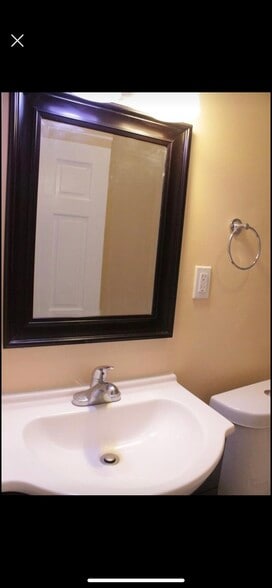 Building Photo - 240 Centre St