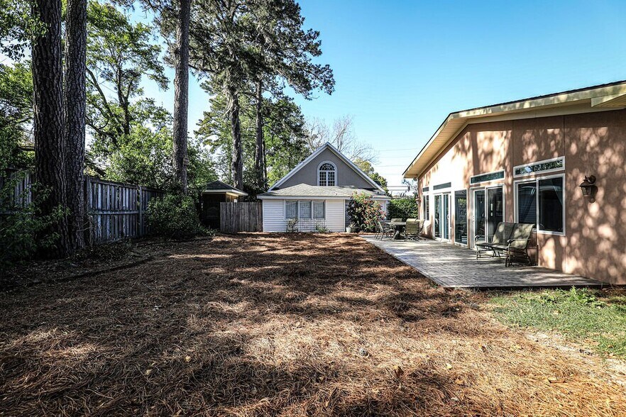 Building Photo - 5415 Speir St