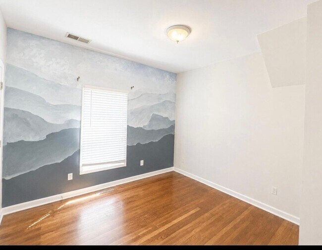 Building Photo - 1043 Crescent Ave