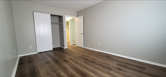 Building Photo - Beautiful 2 bedroom 1.5 bath Condo with at...