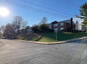 Building Photo - 339 E Walnut St