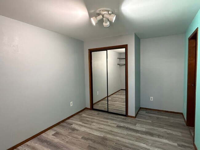 Building Photo - 2 Bed 1.5 Bath Home In Spokane With A Shop!